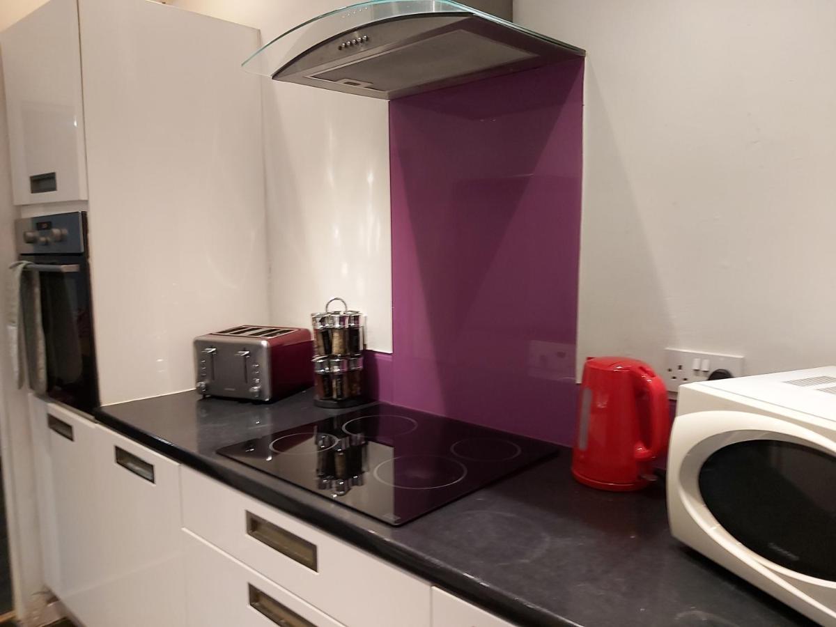Pearson House - Huku Kwetu 3 Bedroom End Of Terrance House - Family And Business Group Self Catering Accommodation -Huku Kwetu Nottingham Esterno foto