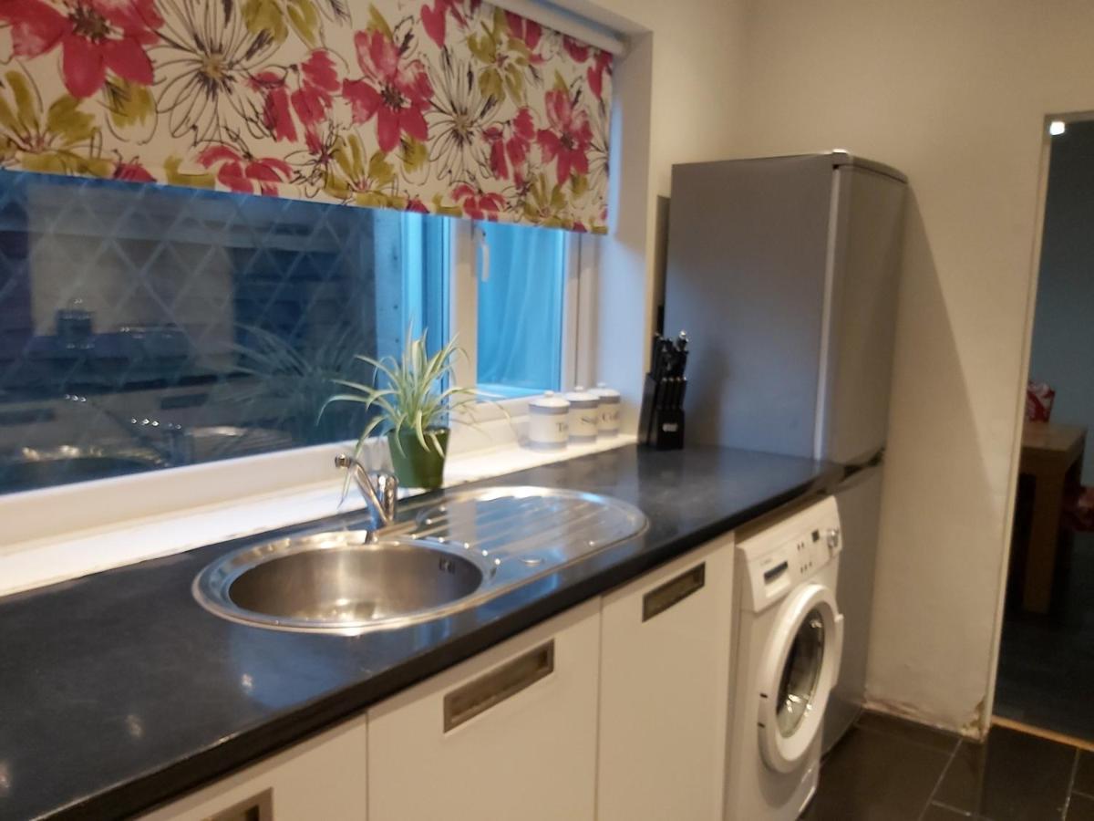 Pearson House - Huku Kwetu 3 Bedroom End Of Terrance House - Family And Business Group Self Catering Accommodation -Huku Kwetu Nottingham Esterno foto