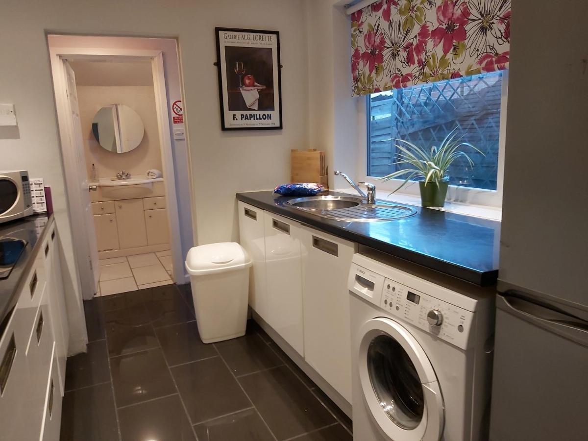 Pearson House - Huku Kwetu 3 Bedroom End Of Terrance House - Family And Business Group Self Catering Accommodation -Huku Kwetu Nottingham Esterno foto