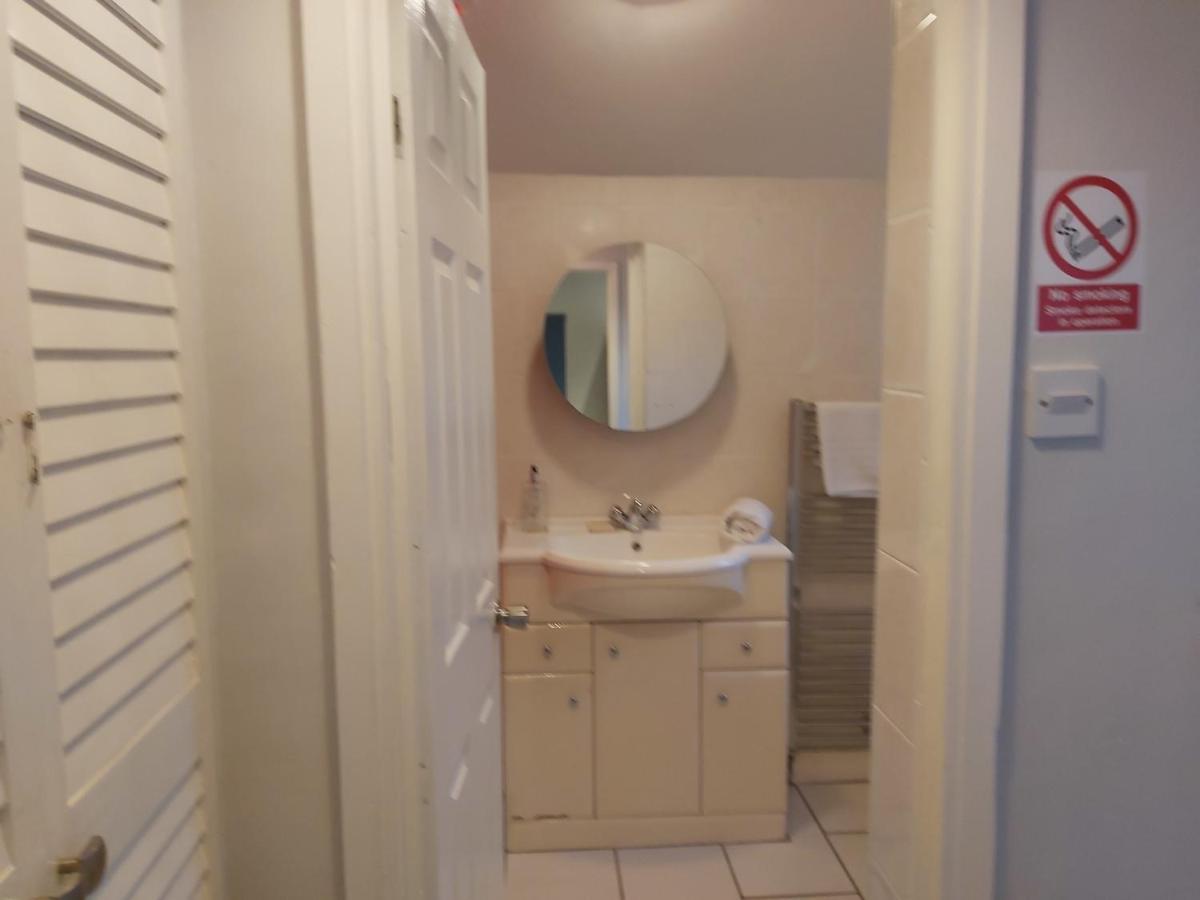Pearson House - Huku Kwetu 3 Bedroom End Of Terrance House - Family And Business Group Self Catering Accommodation -Huku Kwetu Nottingham Esterno foto