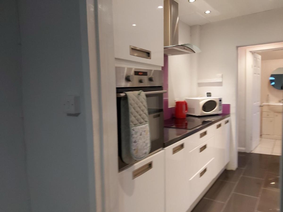 Pearson House - Huku Kwetu 3 Bedroom End Of Terrance House - Family And Business Group Self Catering Accommodation -Huku Kwetu Nottingham Esterno foto