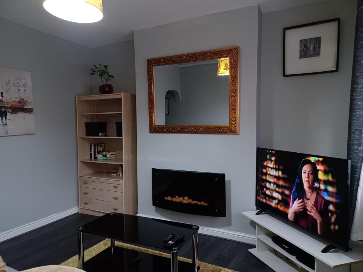 Pearson House - Huku Kwetu 3 Bedroom End Of Terrance House - Family And Business Group Self Catering Accommodation -Huku Kwetu Nottingham Esterno foto