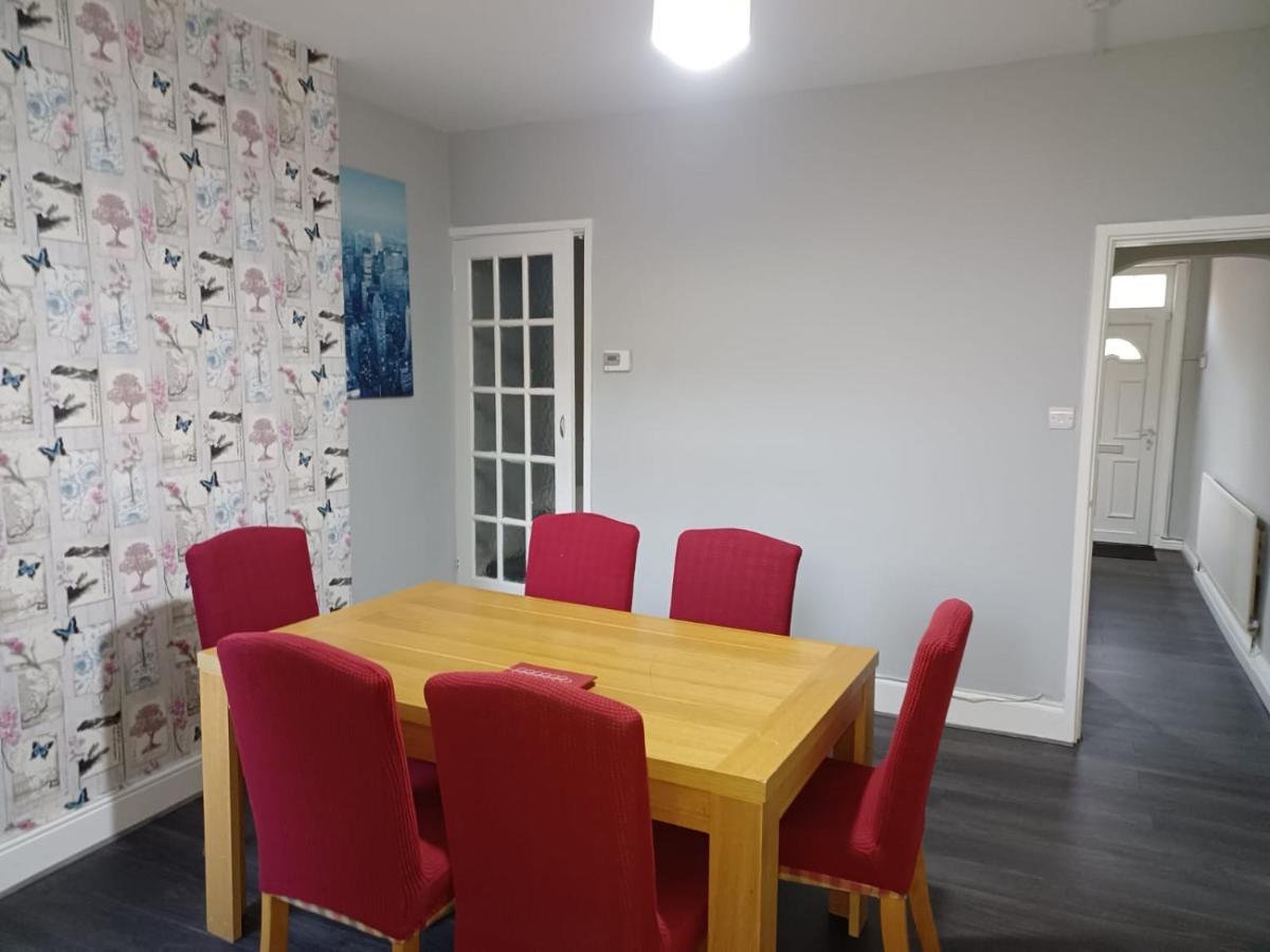 Pearson House - Huku Kwetu 3 Bedroom End Of Terrance House - Family And Business Group Self Catering Accommodation -Huku Kwetu Nottingham Esterno foto