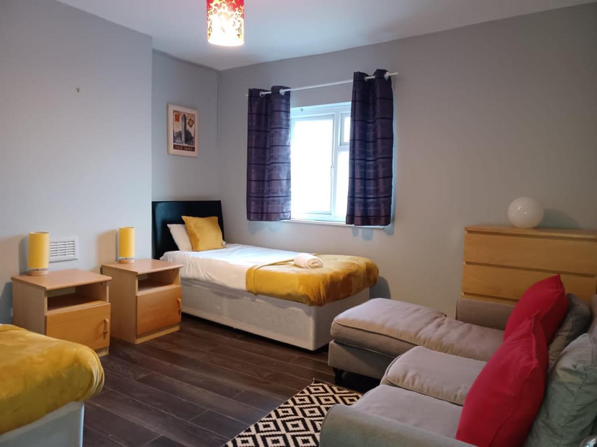 Pearson House - Huku Kwetu 3 Bedroom End Of Terrance House - Family And Business Group Self Catering Accommodation -Huku Kwetu Nottingham Esterno foto